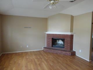 2913 90th St - Photo 3 of 10