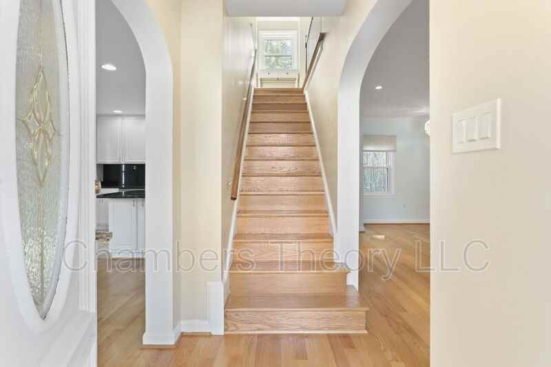 6118 11th St N - Photo 3 of 43