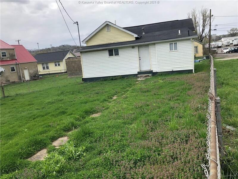 2106 6th Ave - Photo 2 of 5