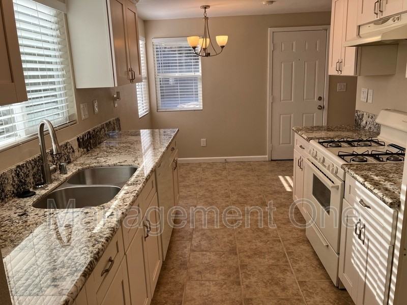 5142 Norwood Ave - Photo 2 of 16