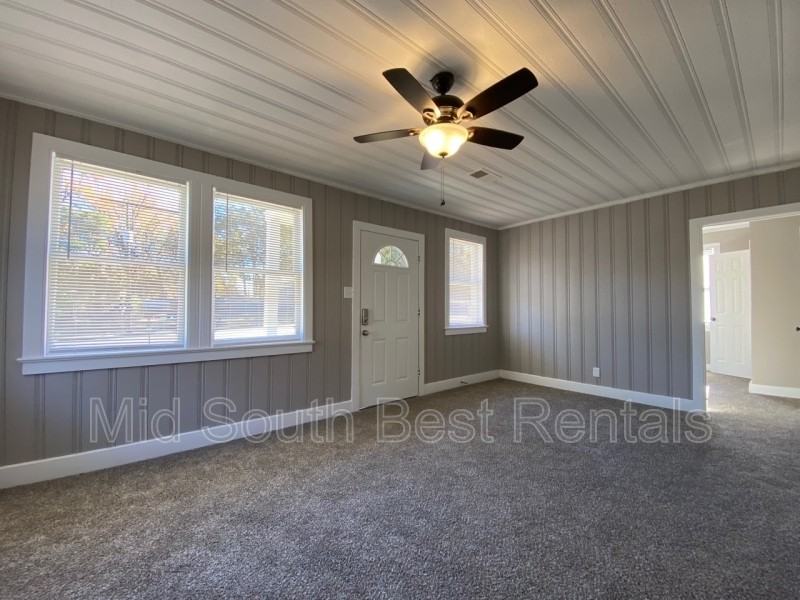 3053 Meadowbrook Rd - Photo 2 of 8