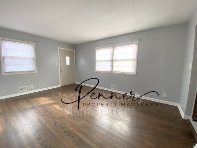 3418 S Oxford Ave - Photo 2 of 14