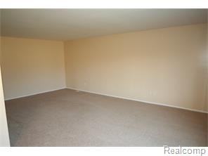 640 E Fox Hills Dr #100 - Photo 3 of 16