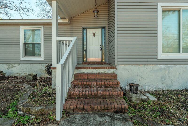 250 Brooks Dr - Photo 5 of 46