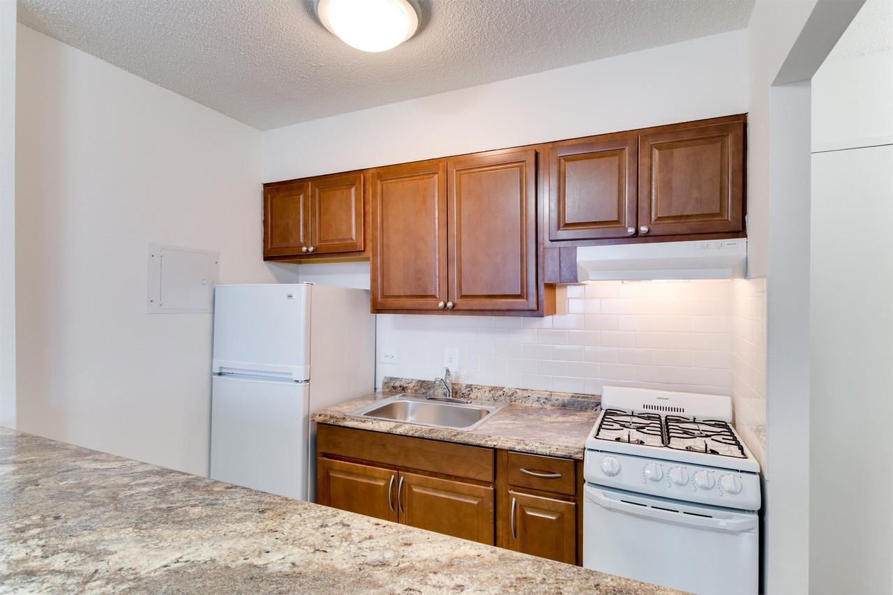 Landmark Towers Apartments 101 S Whiting St, Alexandria, VA 22304