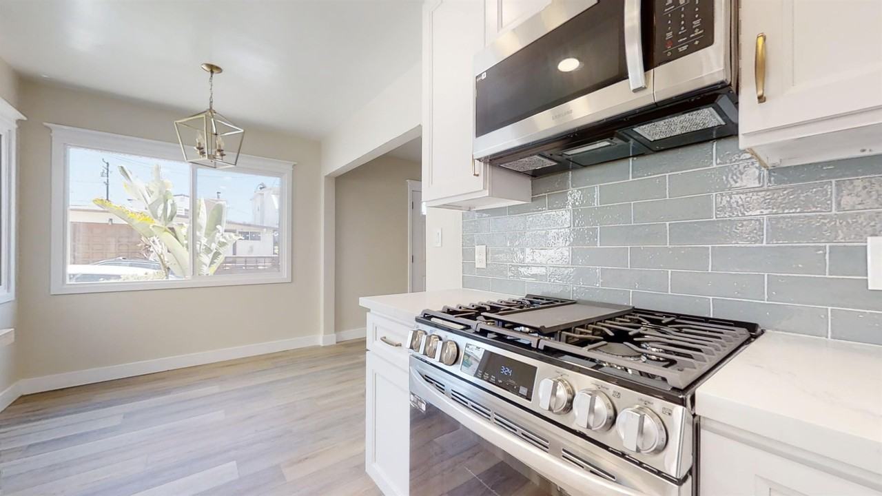635 - 643 8th Place - Photo 2 of 11