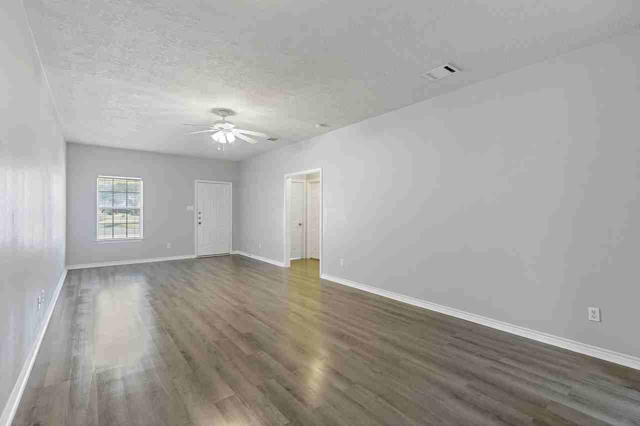 510 Freeman - Photo 3 of 19