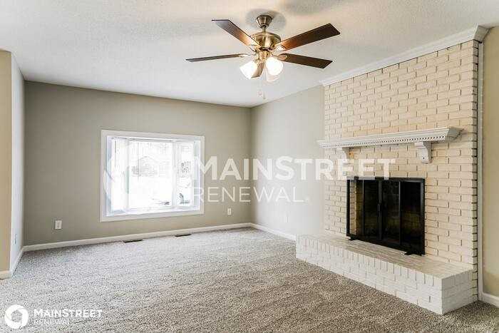 1005 E Maplewood Dr - Photo 3 of 16