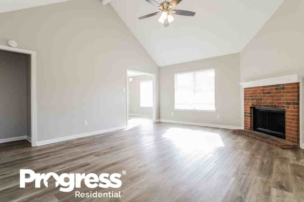 7895 Sandywood Ln - Photo 2 of 16