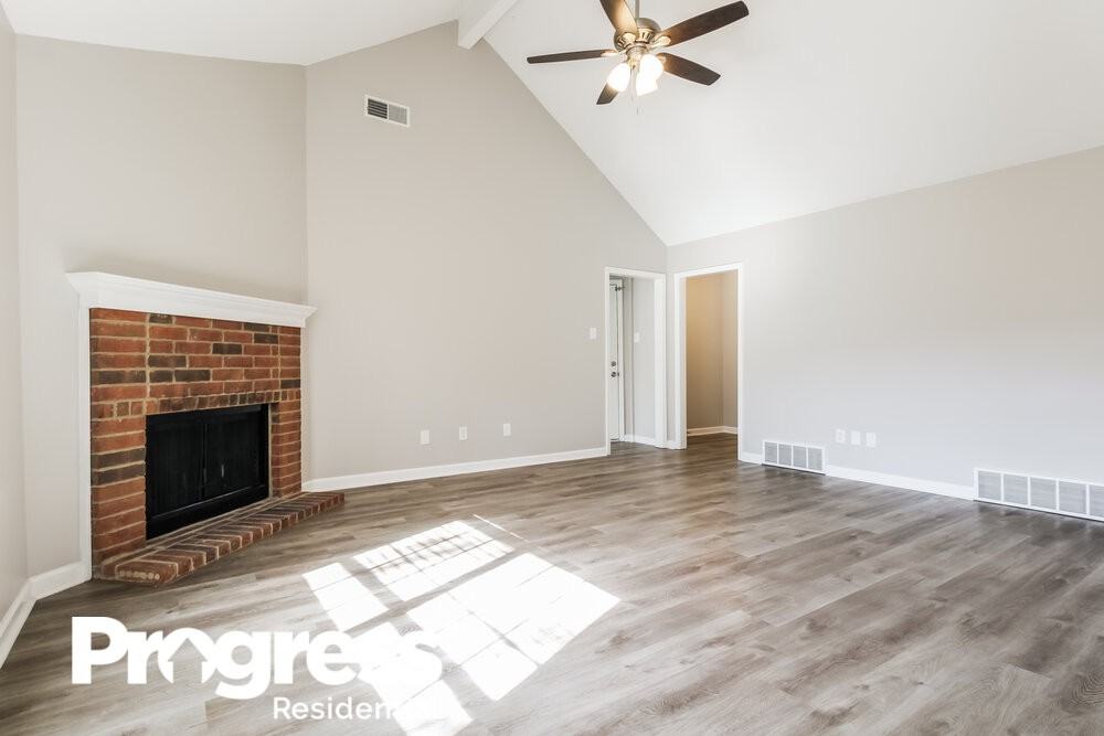 7895 Sandywood Ln - Photo 3 of 16