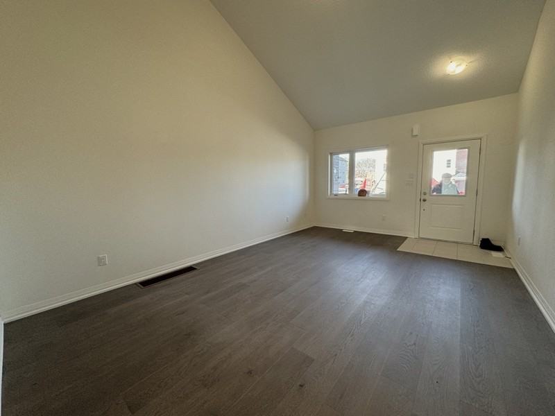 32 Lahey Cres. - Photo 3 of 31