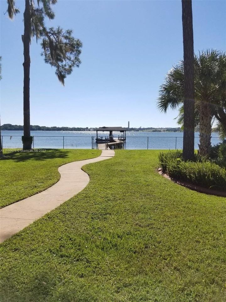 1608 Lake Clay Dr - Photo 4 of 23