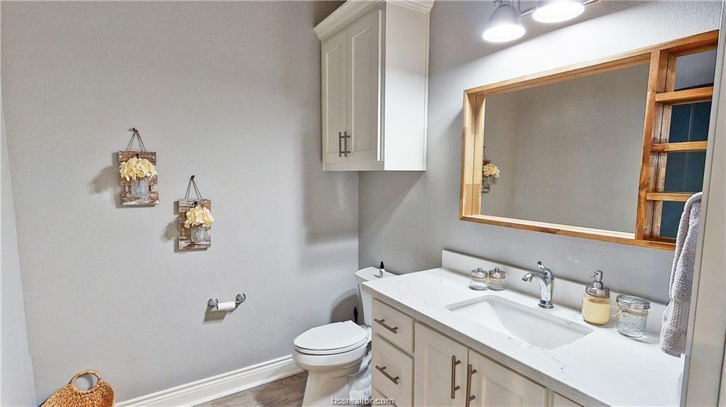 299 Glade St - Photo 2 of 22