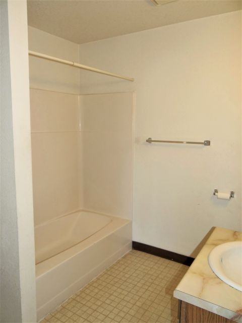 1117 17th St W - Photo 5 of 5