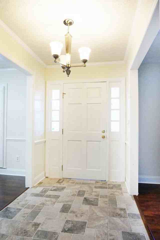 318 Foxhall Ct - Photo 3 of 33