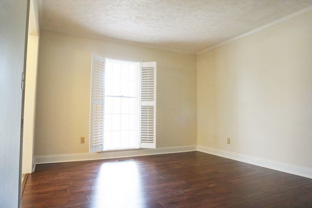 318 Foxhall Ct - Photo 5 of 33