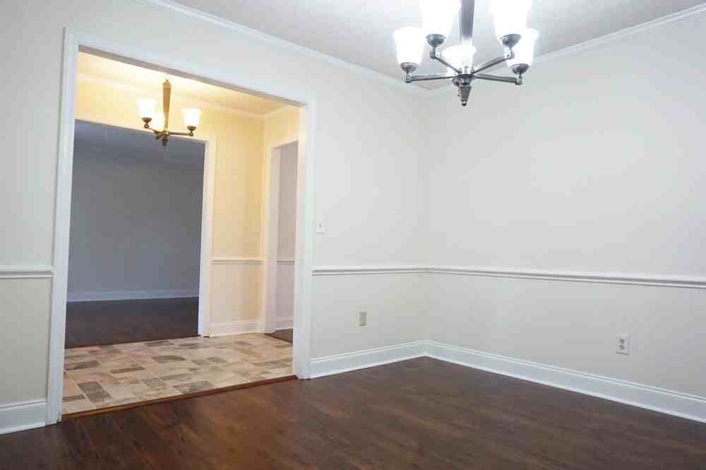 318 Foxhall Ct - Photo 7 of 33