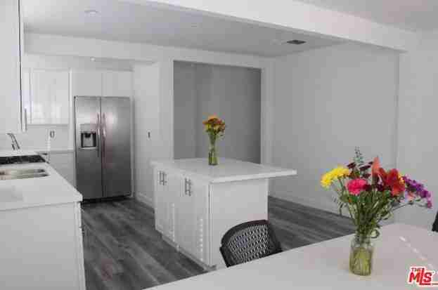 4031 Brunswick Ave - Photo 3 of 9