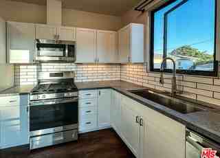 5001 Angeles Vista Blvd - Photo 2 of 11