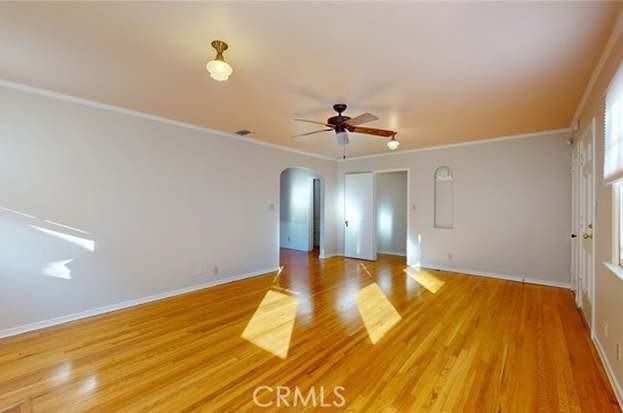 585 Prescott St - Photo 3 of 24