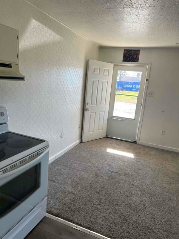 202 S Horton Pkwy - Photo 2 of 11