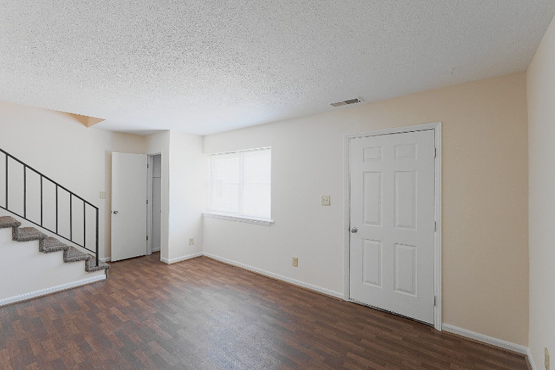 411 Hermitage Dr - Photo 3 of 8