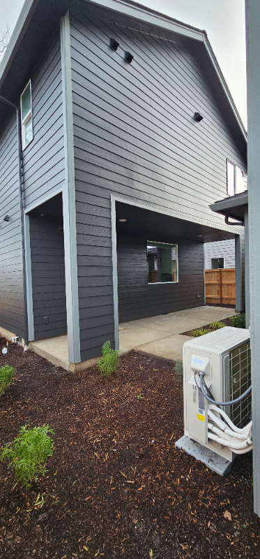 877 Park Ave Ne - Photo 3 of 50