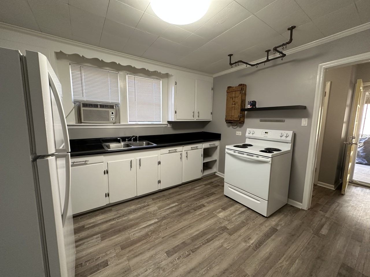 3017 Wax Rd Se #NA - Photo 2 of 8