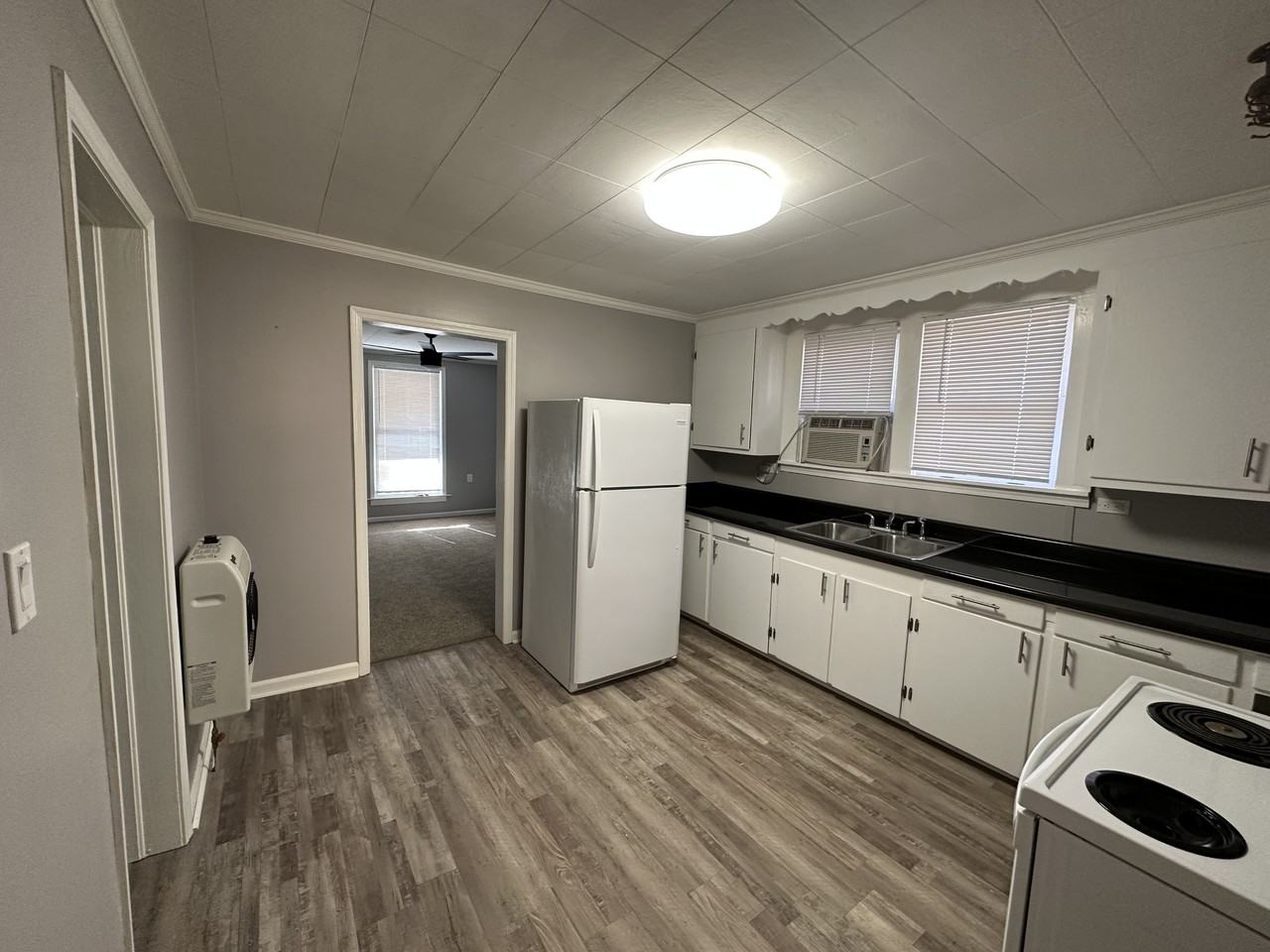 3017 Wax Rd Se #NA - Photo 3 of 8