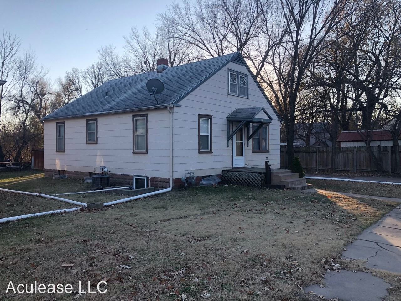 615 E 9th St - Photo 2 of 8