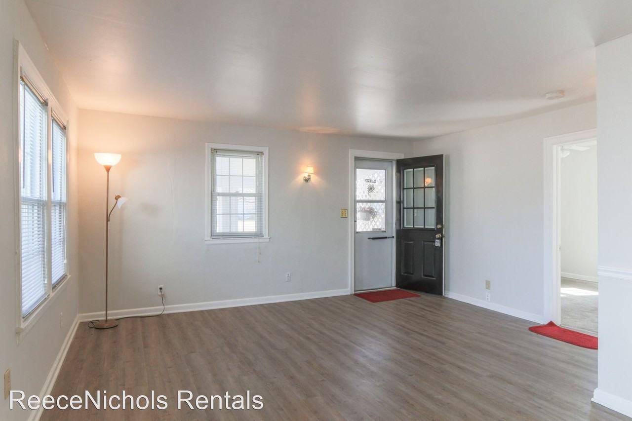 8136 Craig St - Photo 3 of 15