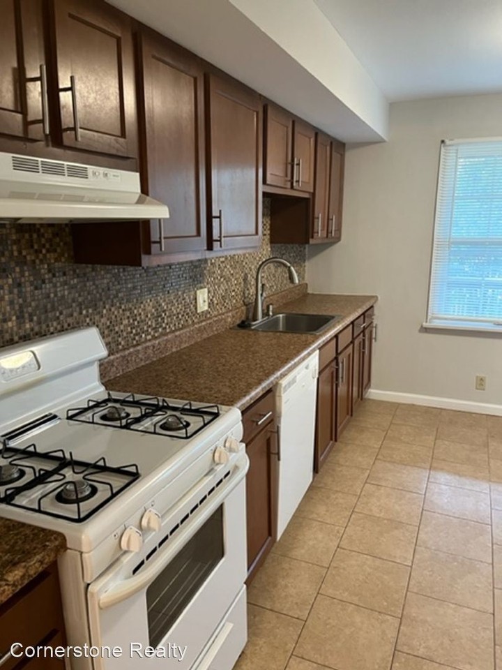 622 Broadmoor - Photo 2 of 16