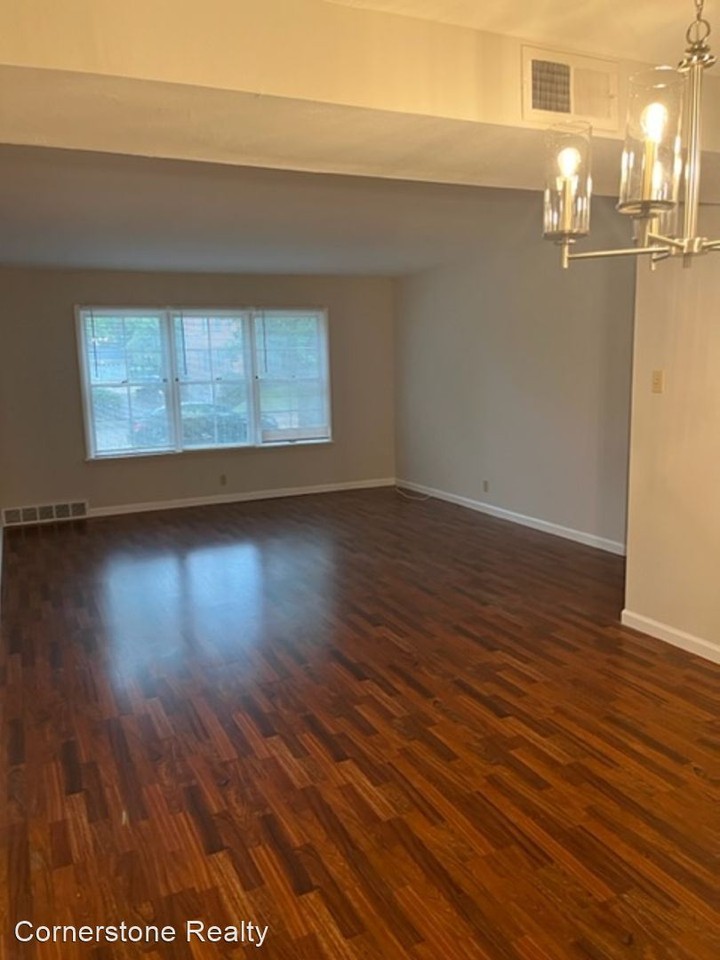 622 Broadmoor - Photo 3 of 16