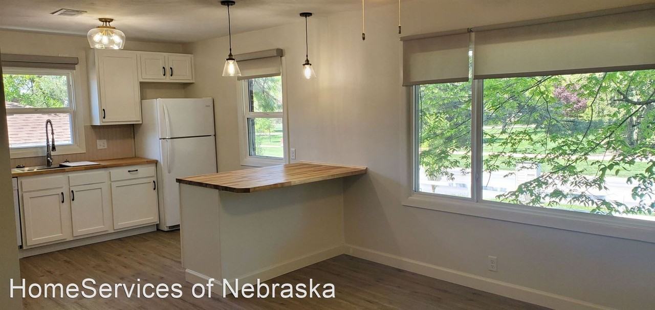 4125 Holdrege St - Photo 2 of 3