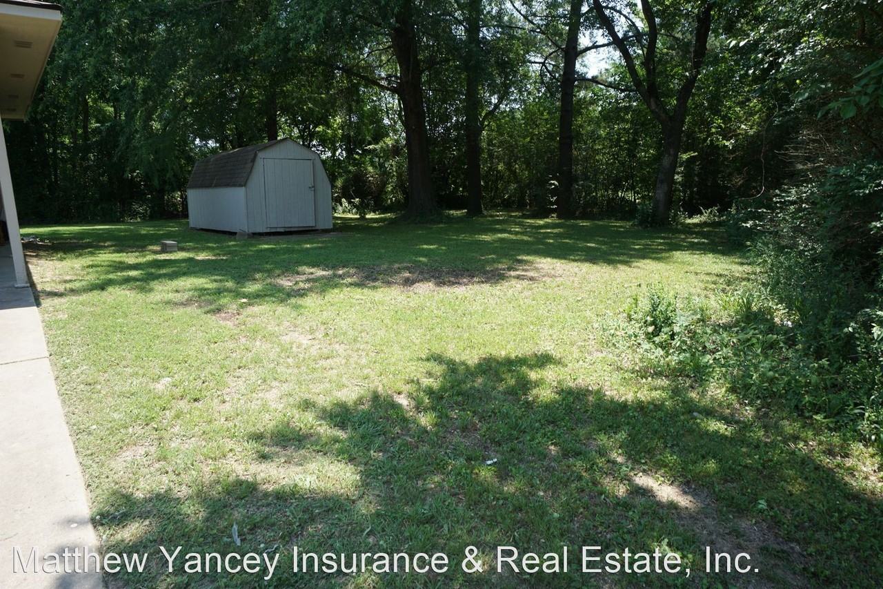 1204 Brewer Ln - Photo 3 of 15