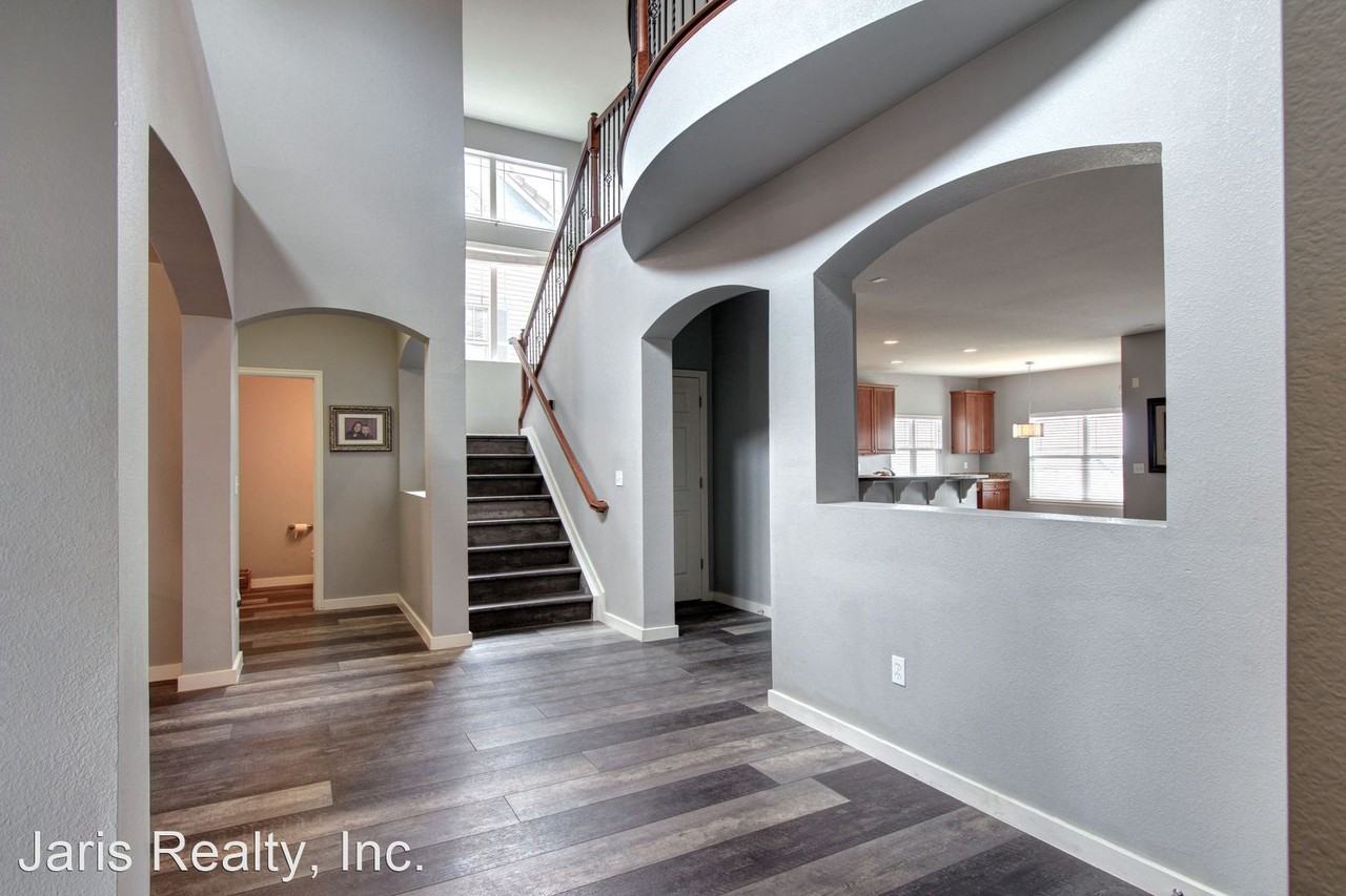 5027 Gould Cir - Photo 3 of 42