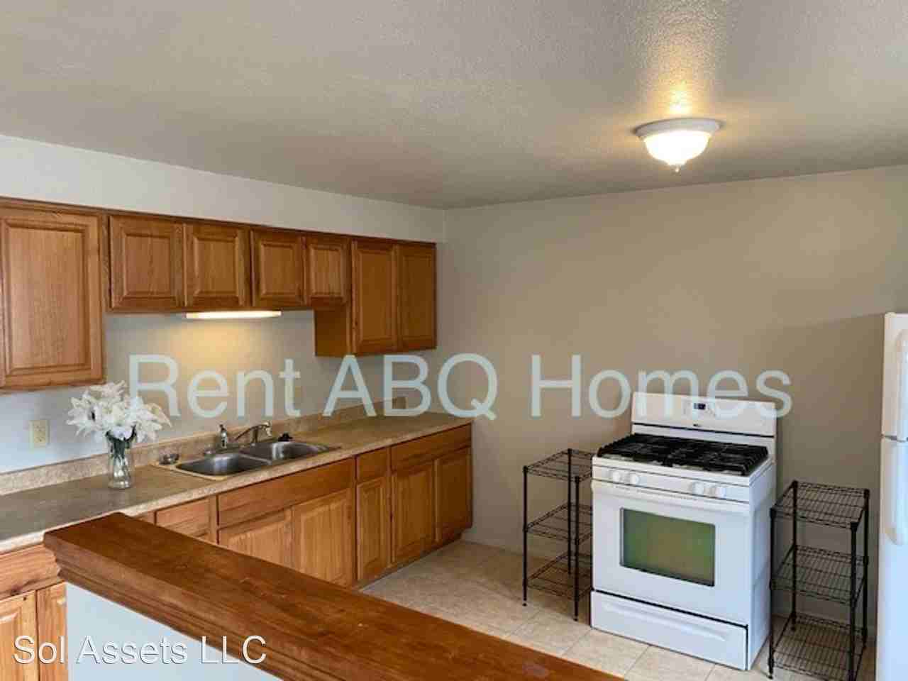 2405 Dorothy St Ne - Photo 3 of 6