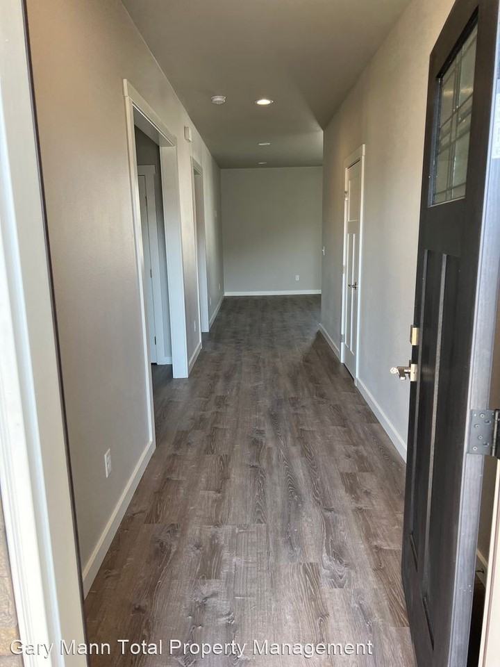 1011 6th Ave Ne - Photo 2 of 15