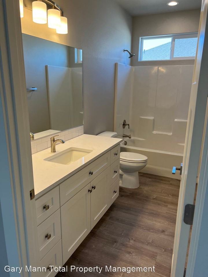 1011 6th Ave Ne - Photo 3 of 15