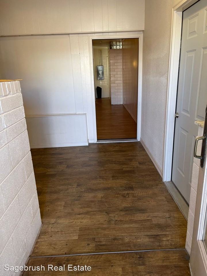 513 W. 7th St. - Photo 2 of 10