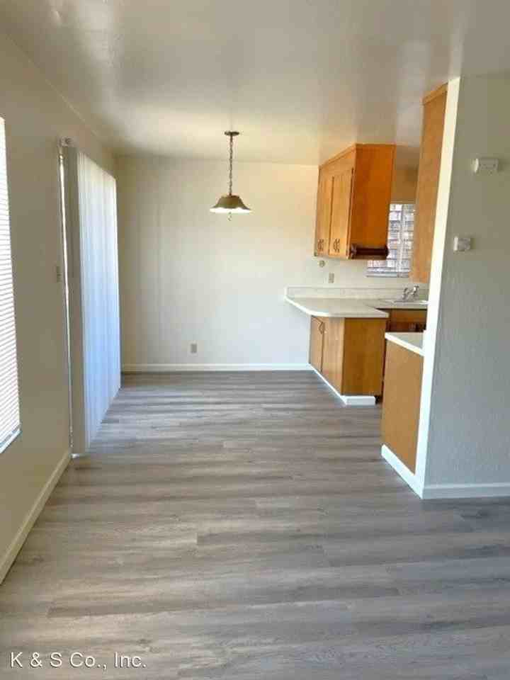 3001 Deakin Street - Photo 3 of 11