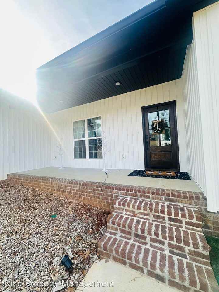 1597 Fairway Dr Sw - Photo 3 of 28