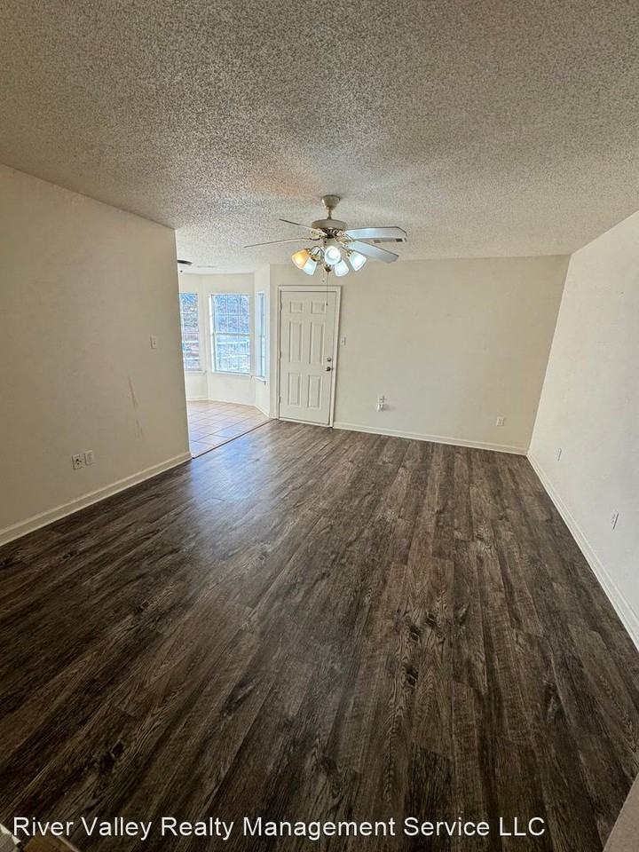 1811 Birchwood Dr - Photo 2 of 9