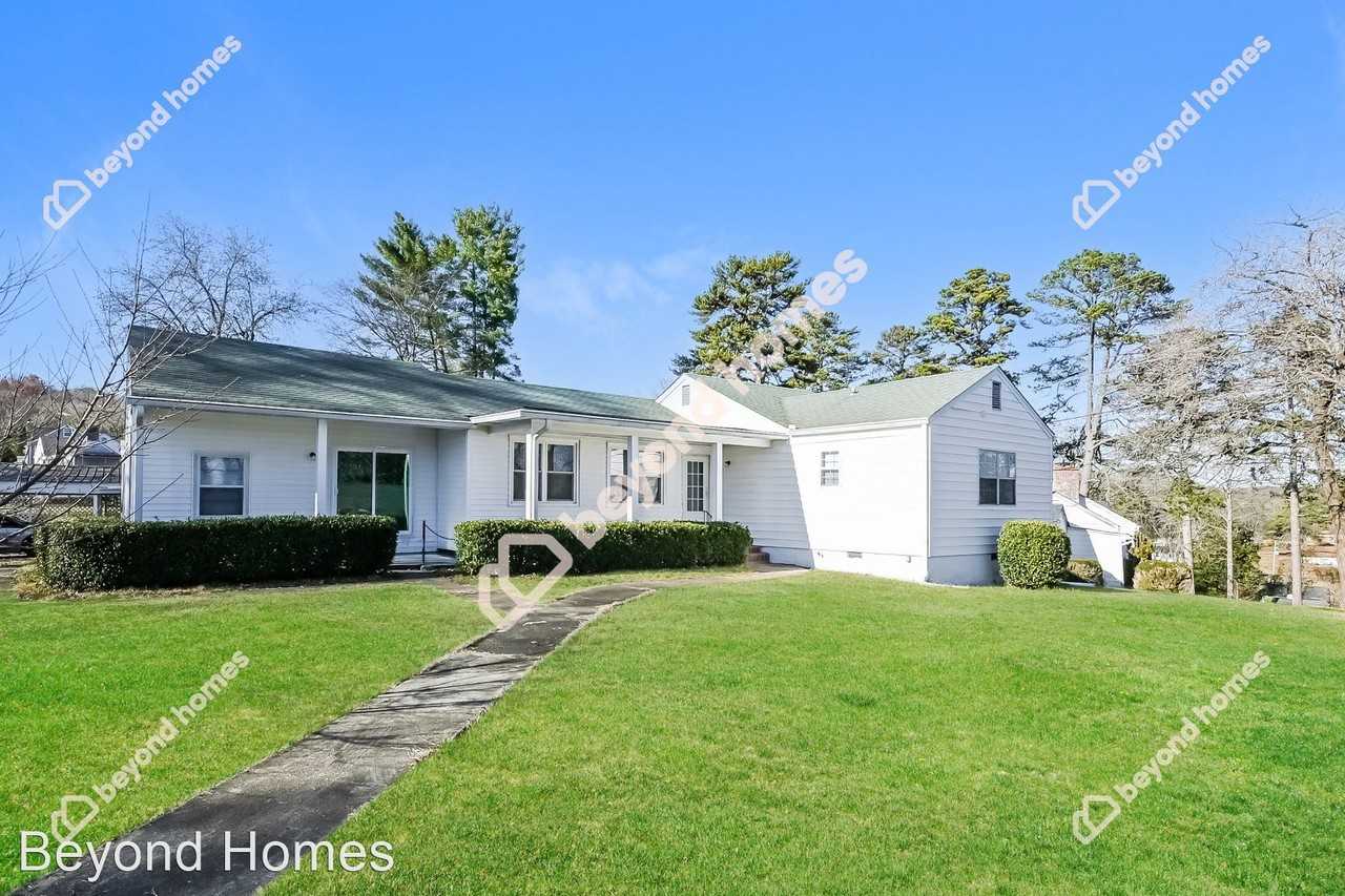 1205 Mccord Ave - Photo 3 of 16