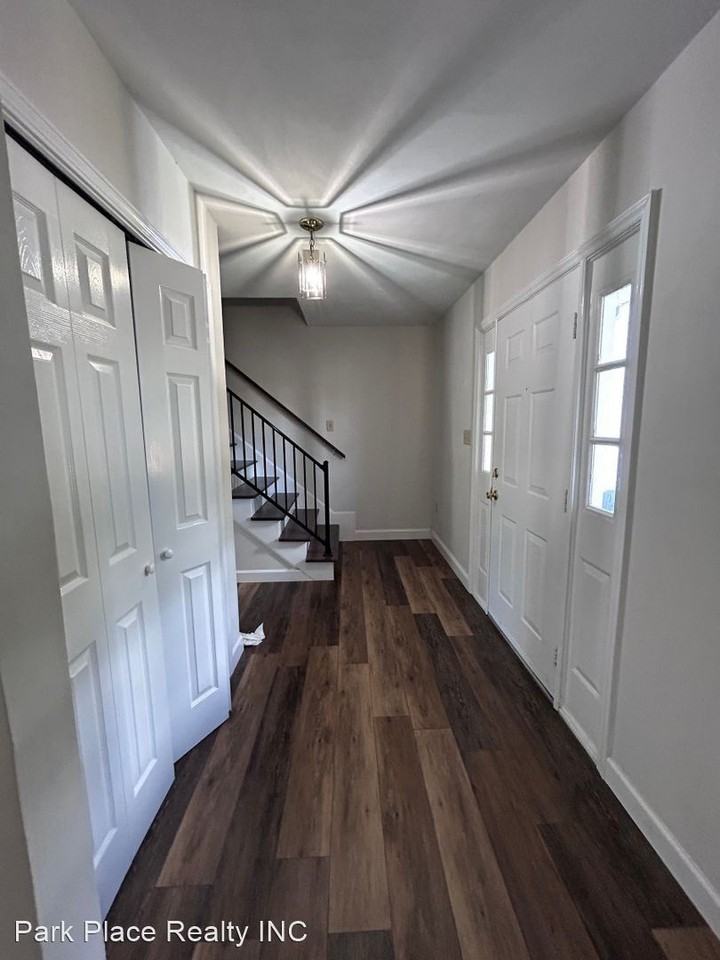 4477 Bonsack Rd - Photo 2 of 34