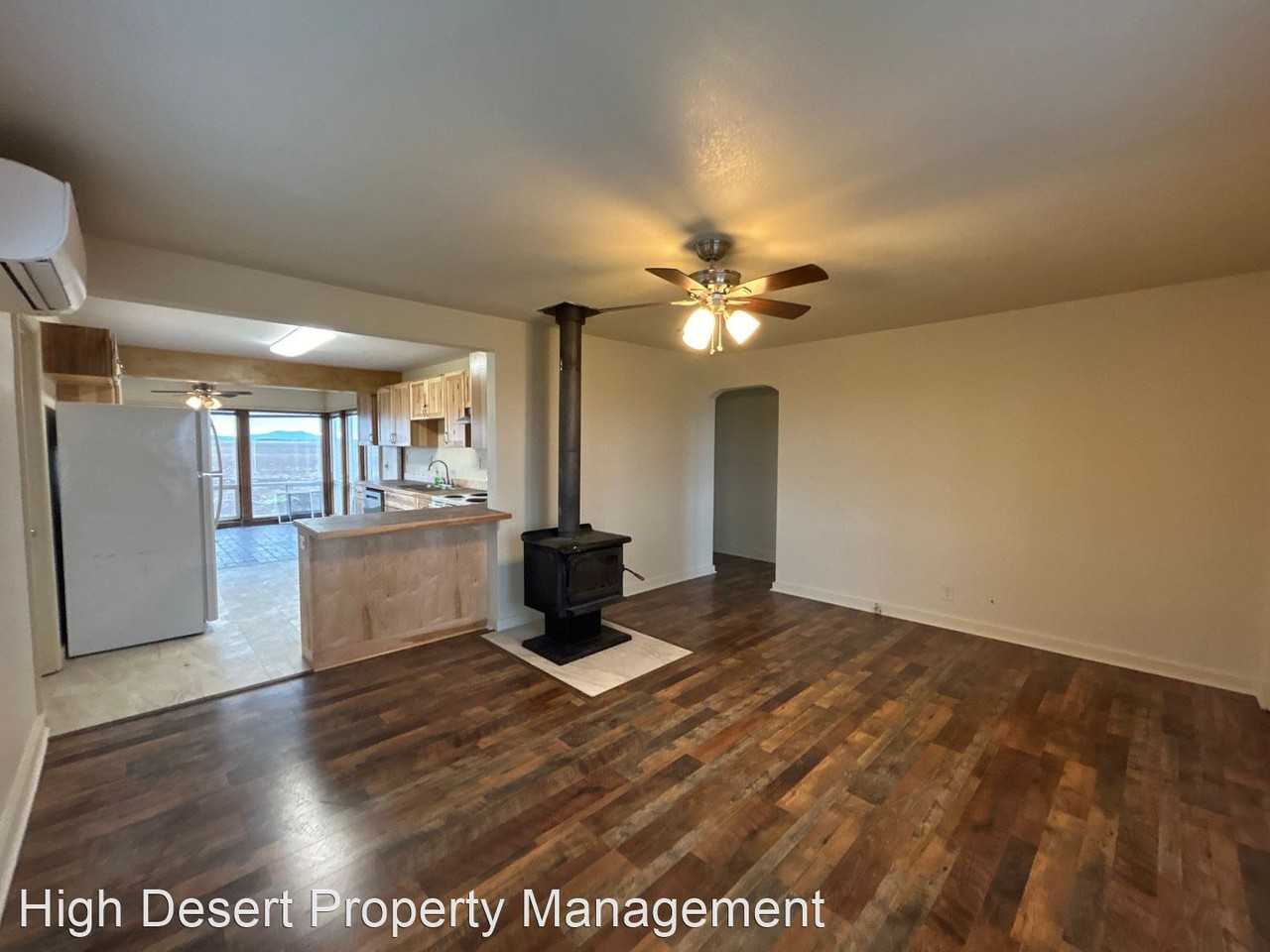 1305 Nw Elm Ln - Photo 2 of 10