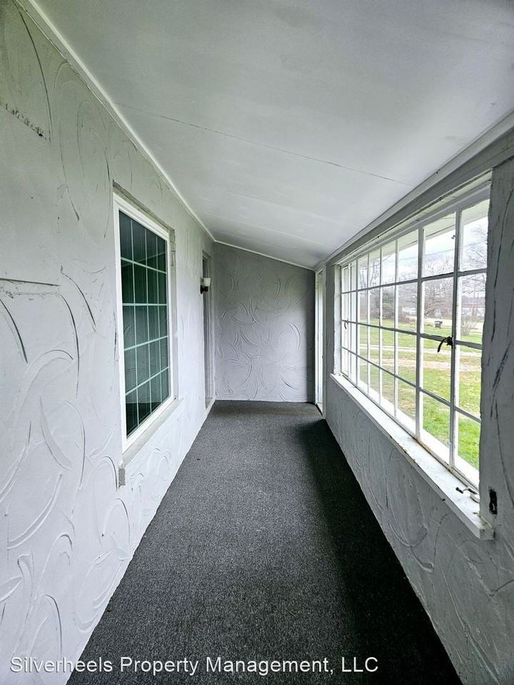 925 Joe Skinner Rd - Photo 2 of 7