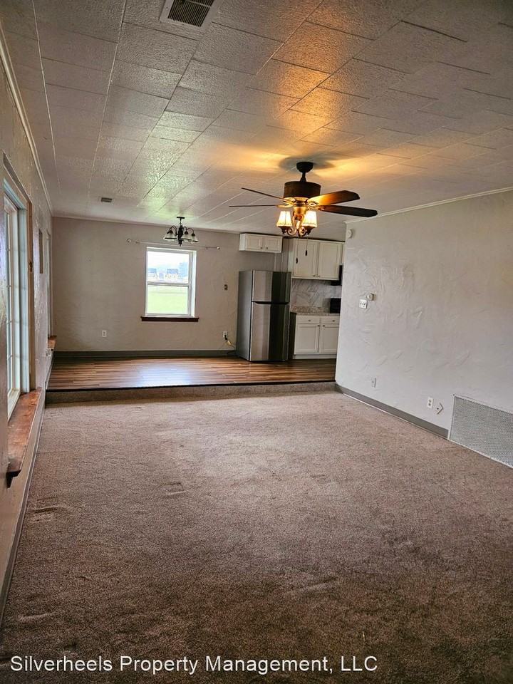 925 Joe Skinner Rd - Photo 3 of 7