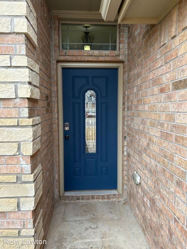 312 N Mountain Meadow Dr - Photo 2 of 34