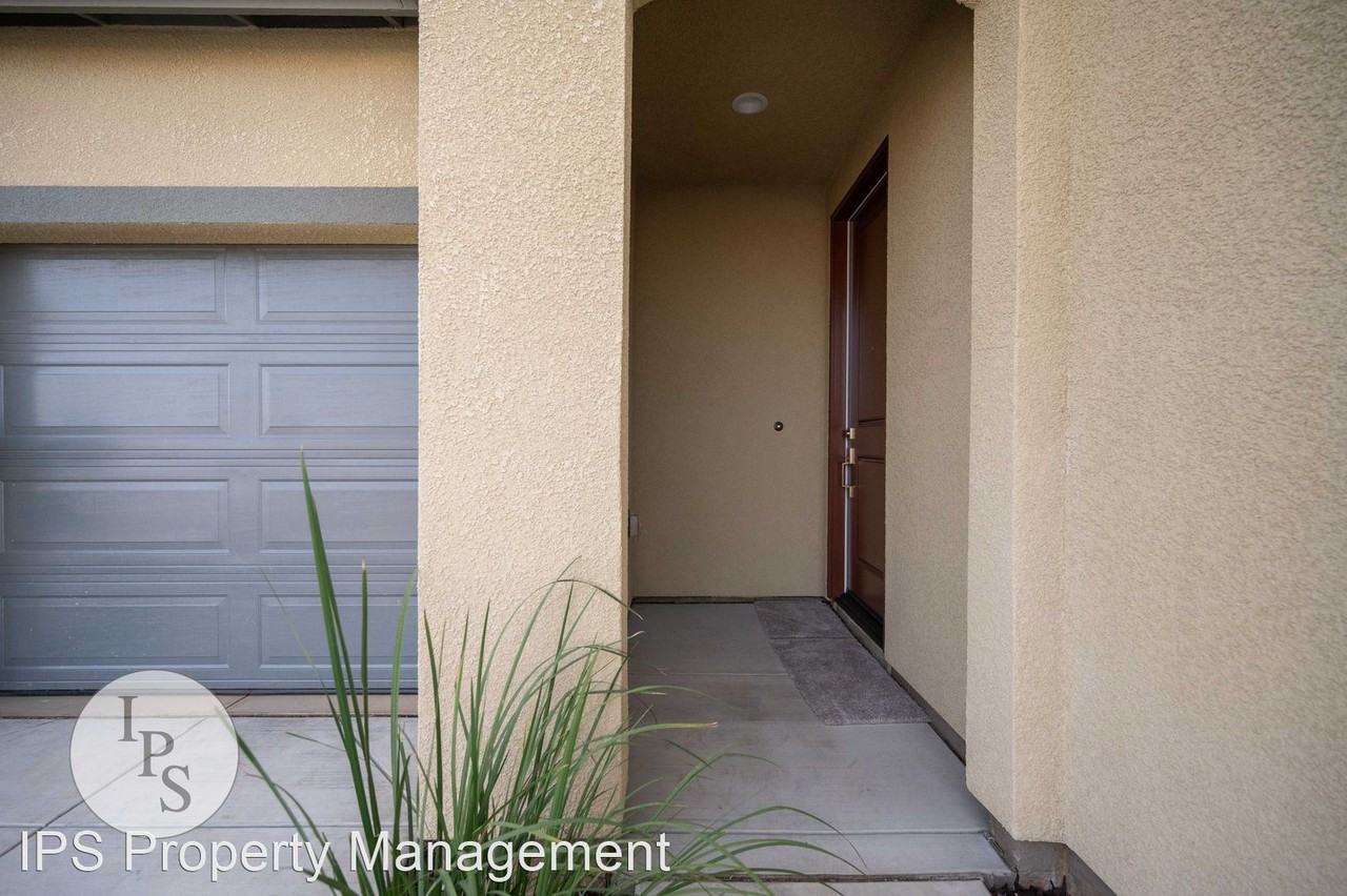 1176 Ponderosa Way W - Photo 3 of 23